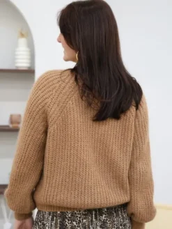 Shop Gilet Deva Camel Pulls Et Gilets