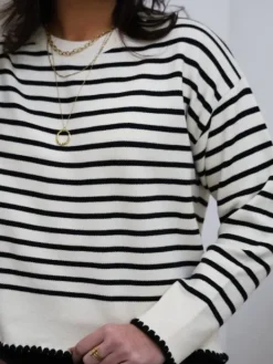 Shop Pull Jasmine Beige Noir Pulls Et Gilets